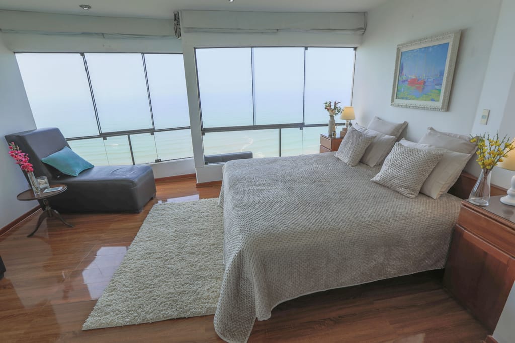 Lima Penthouse - Dormitorio principal por la manana