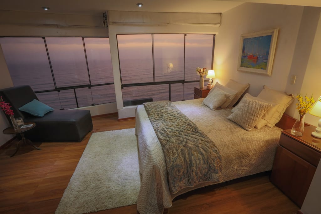Lima Penthouse - Dormitorio principal de noche